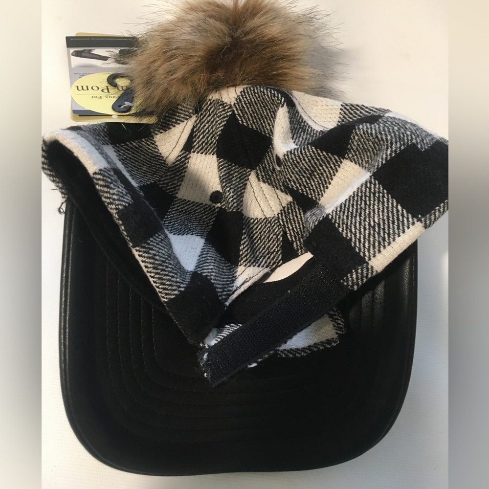 Epoch Rabbit Fur Pom-Pom Cap - Picture 6 of 6